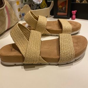 Super comfy. Size 7. Good conditions